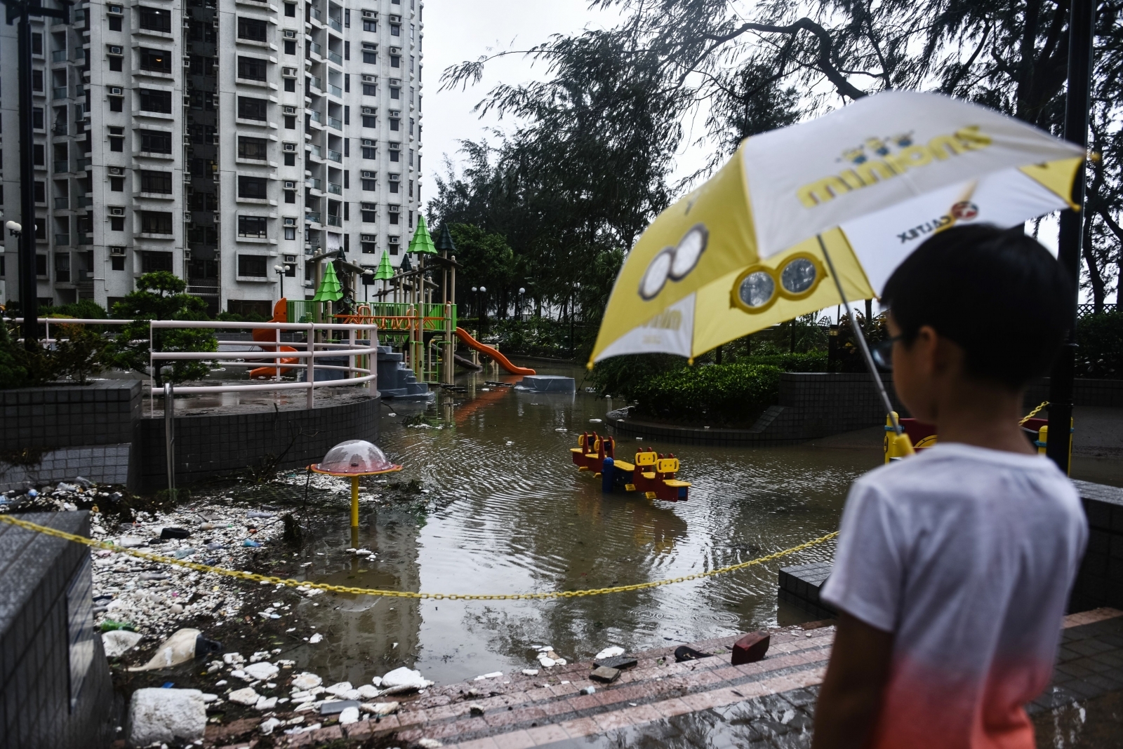 12 people killed as powerful Typhoon Hato hits Macau and Guandong ...