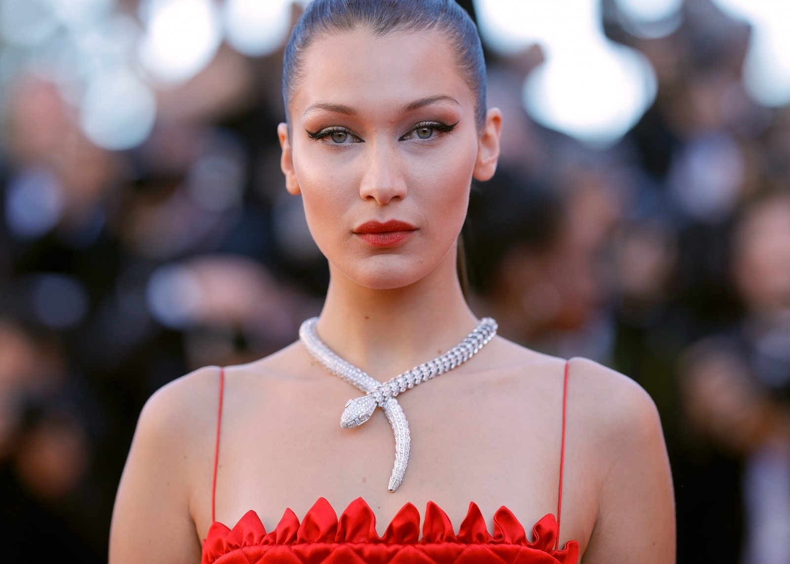 Bella Hadid praised after going make-up free on Instagram: 'Natural beauty'