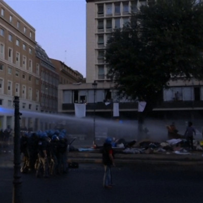 Police Use Water Cannons On Refugees In Rome