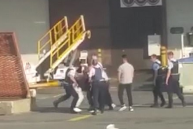 Ryanair drunk passengers fight police