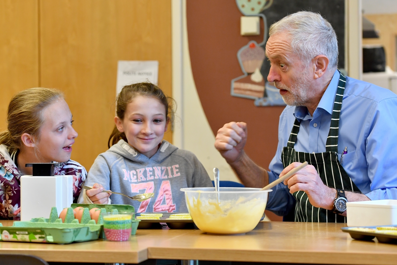 Jeremy Corbyn bakes a cake Jeremy Corbyn bakes a cake