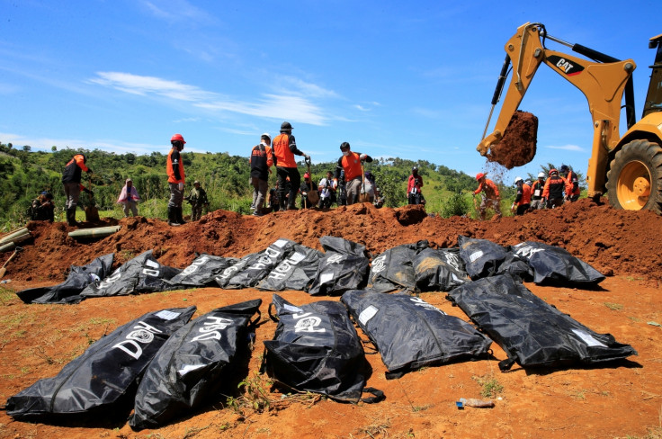 Philippines mass burial