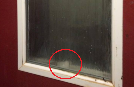 Tinder date poo window