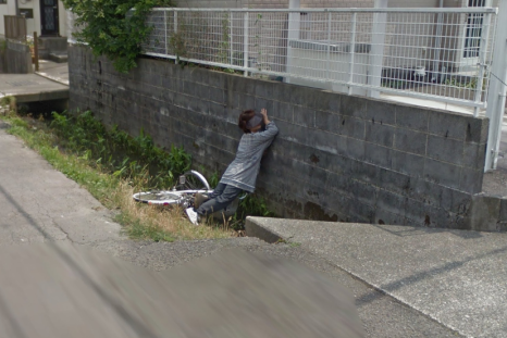 Cyclist falls in ditch Google Street View