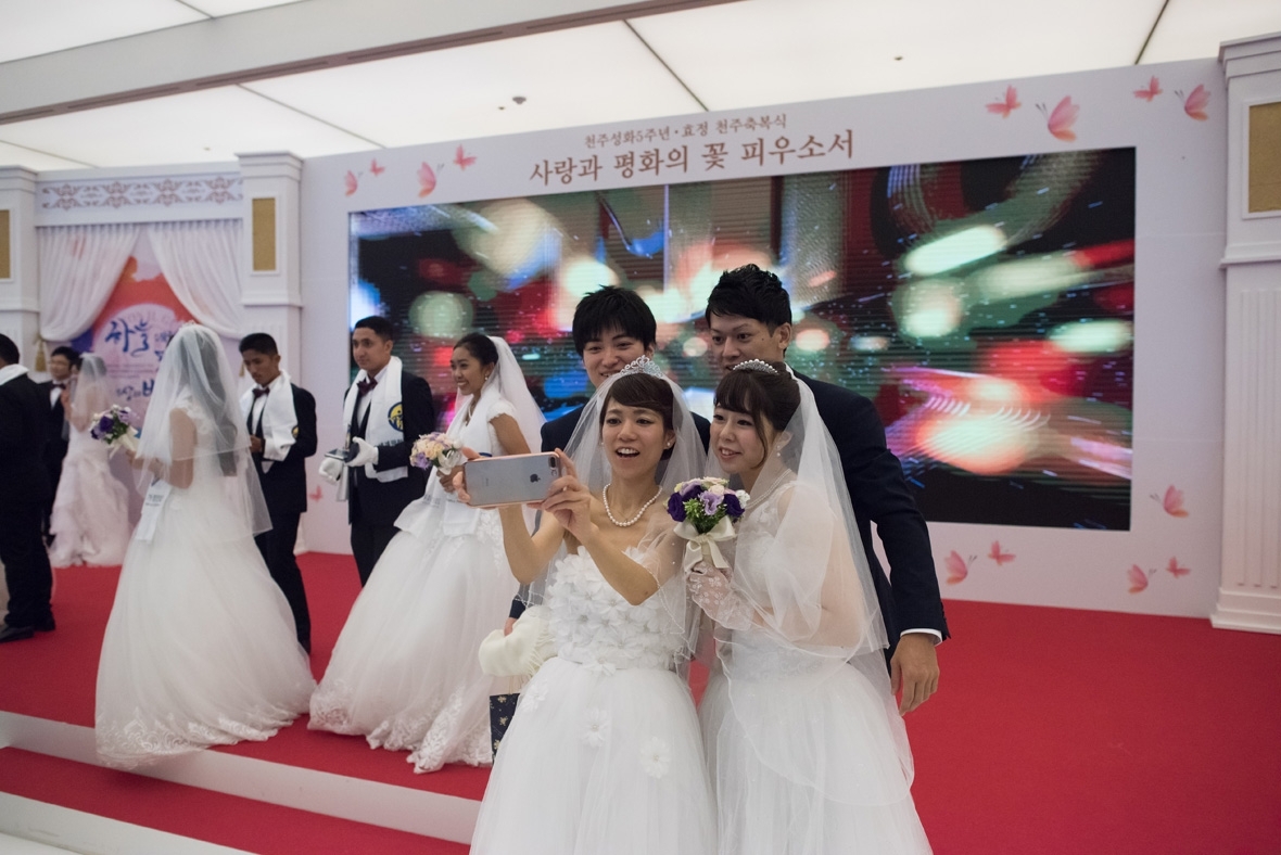 Mass wedding Moonie church Korea