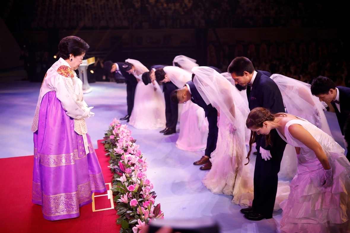 Mass wedding Moonie church Korea