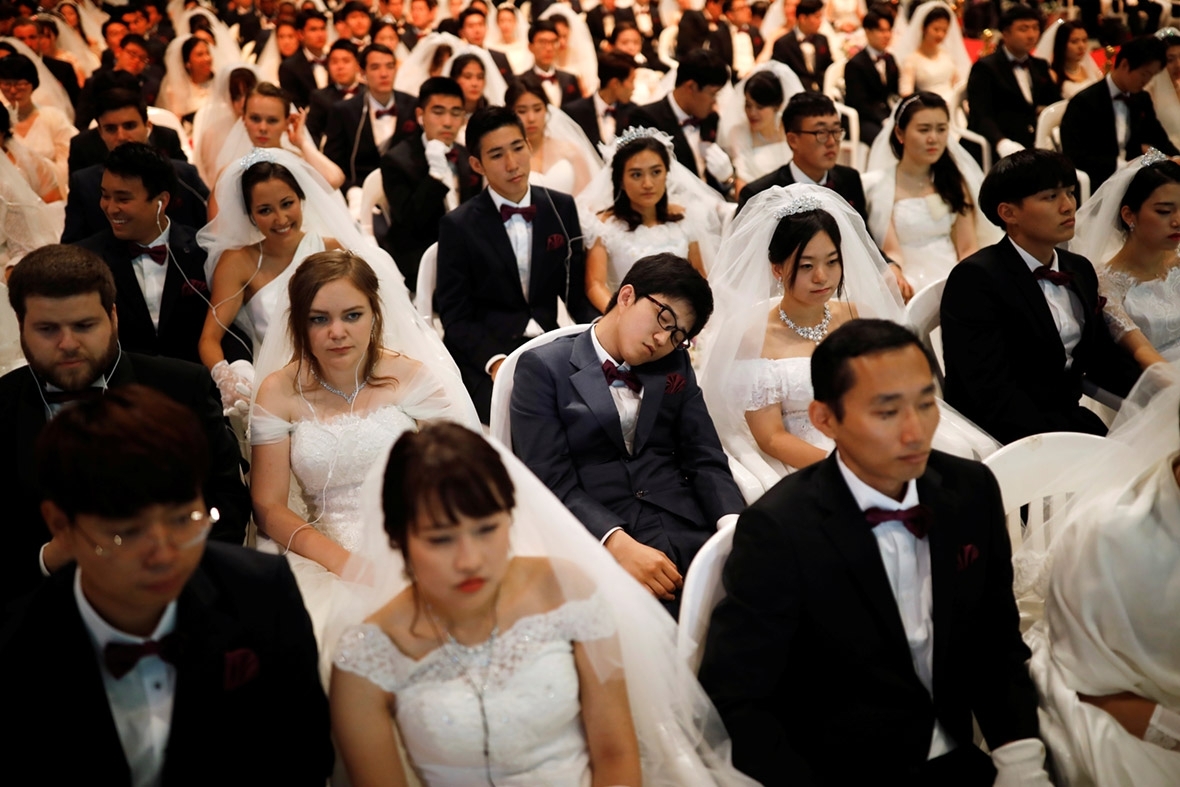  Mass  wedding  at Moonies church in South Korea sees 4 000 