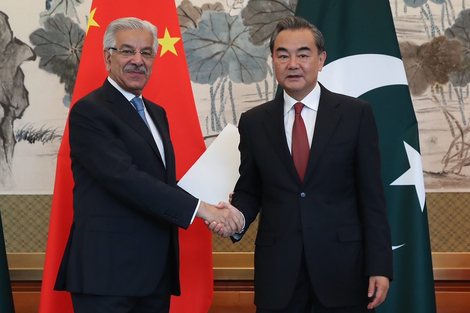 china-makes-u-turn-defends-pakistan-for-doing-its-best-with-clear