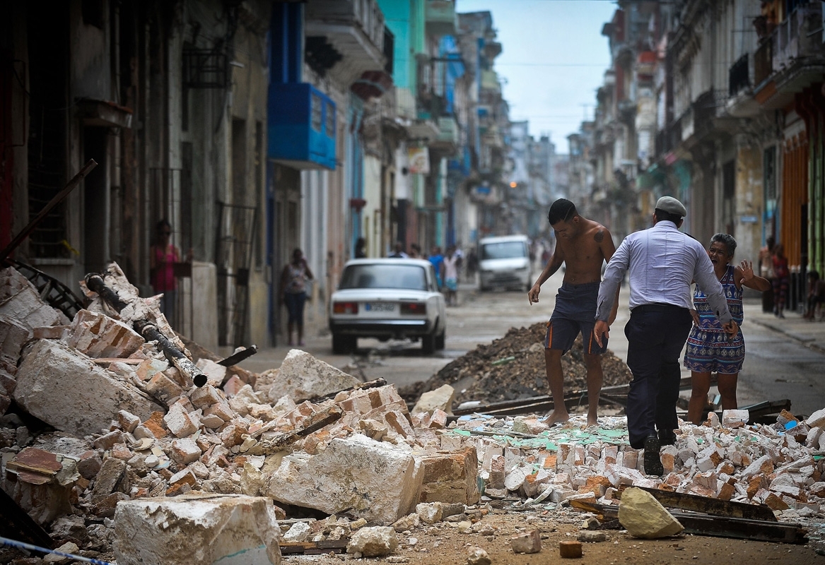 Photos Cubans Wade Through Flooded Streets After Hurricane Irma Swamped Havana 5332