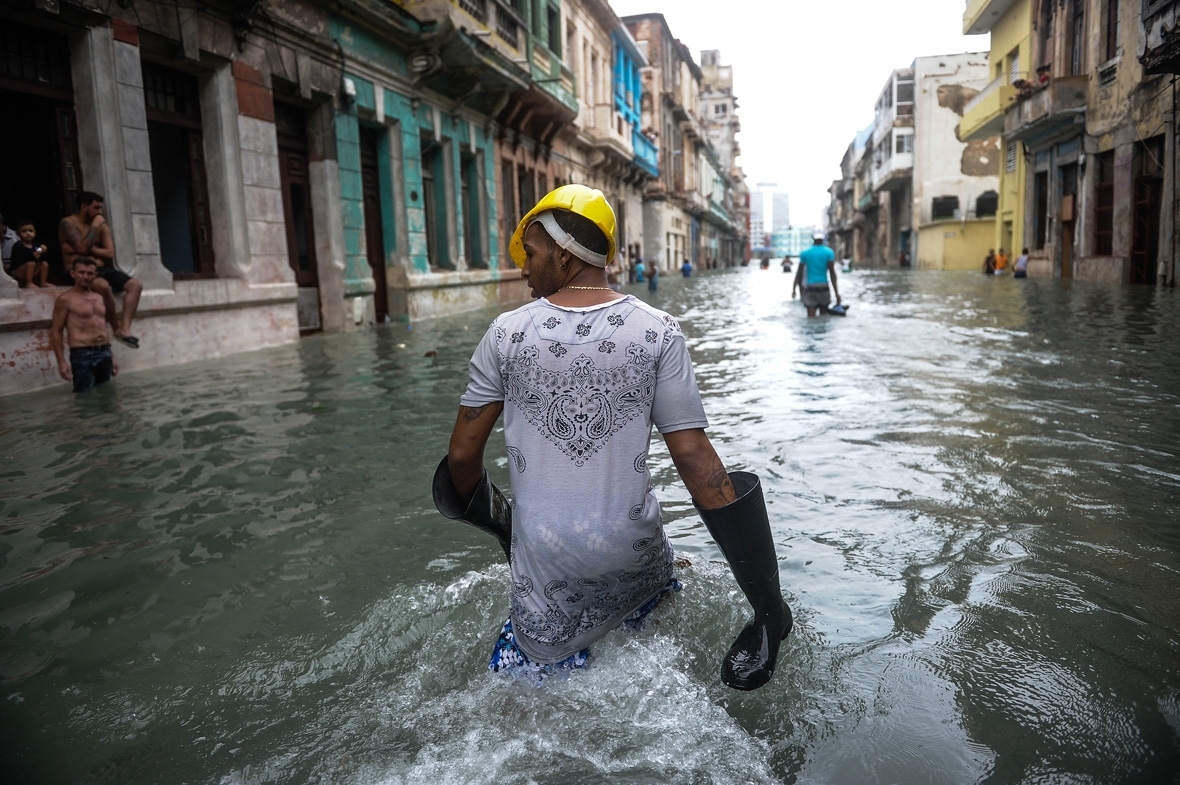 Photos Cubans Wade Through Flooded Streets After Hurricane Irma 2903