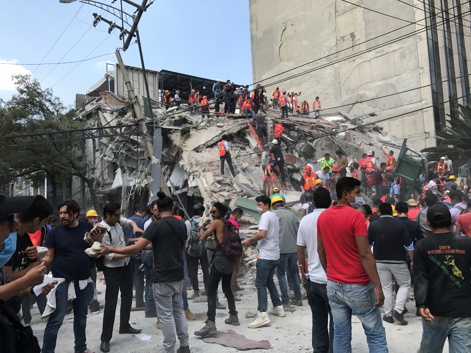 Mexico City earthquake: Parents and rescuers search for ...
