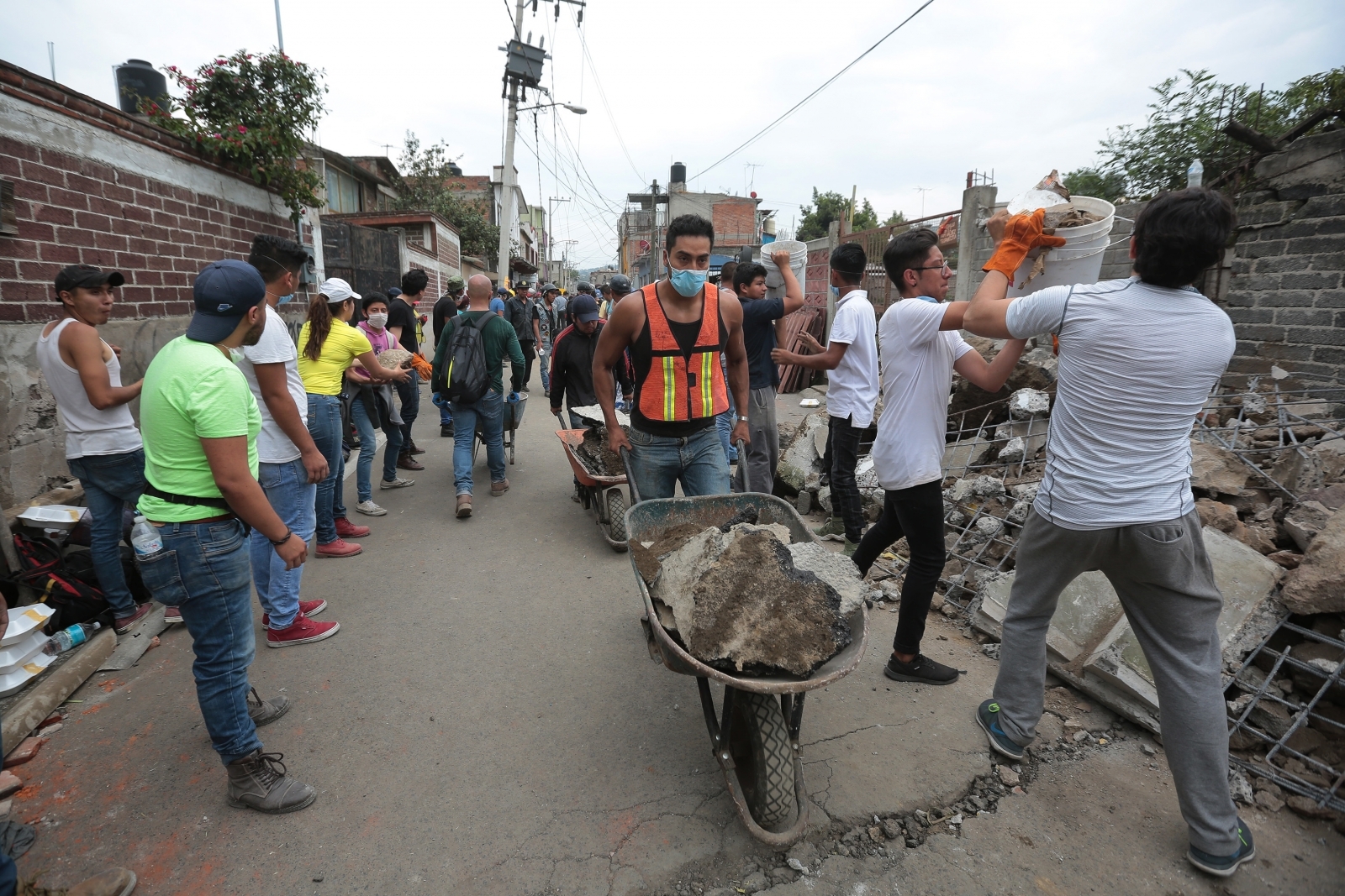 Rescue teams in Mexico work furiously to find survivors as earthquake ...