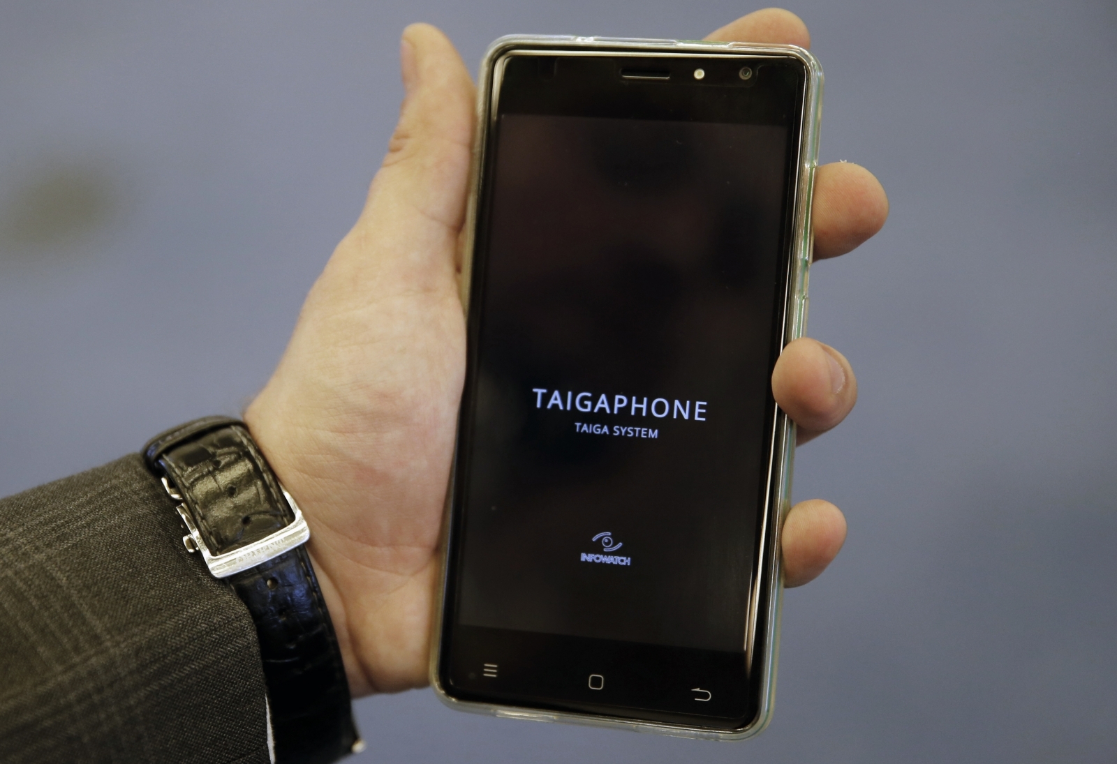 Российский смартфон фон. Смартфон TAIGAPHONE INFOWATCH. TAIGAPHONE TP_1_3000. Смартфон для спецслужб. Российский смартфон Тайга.