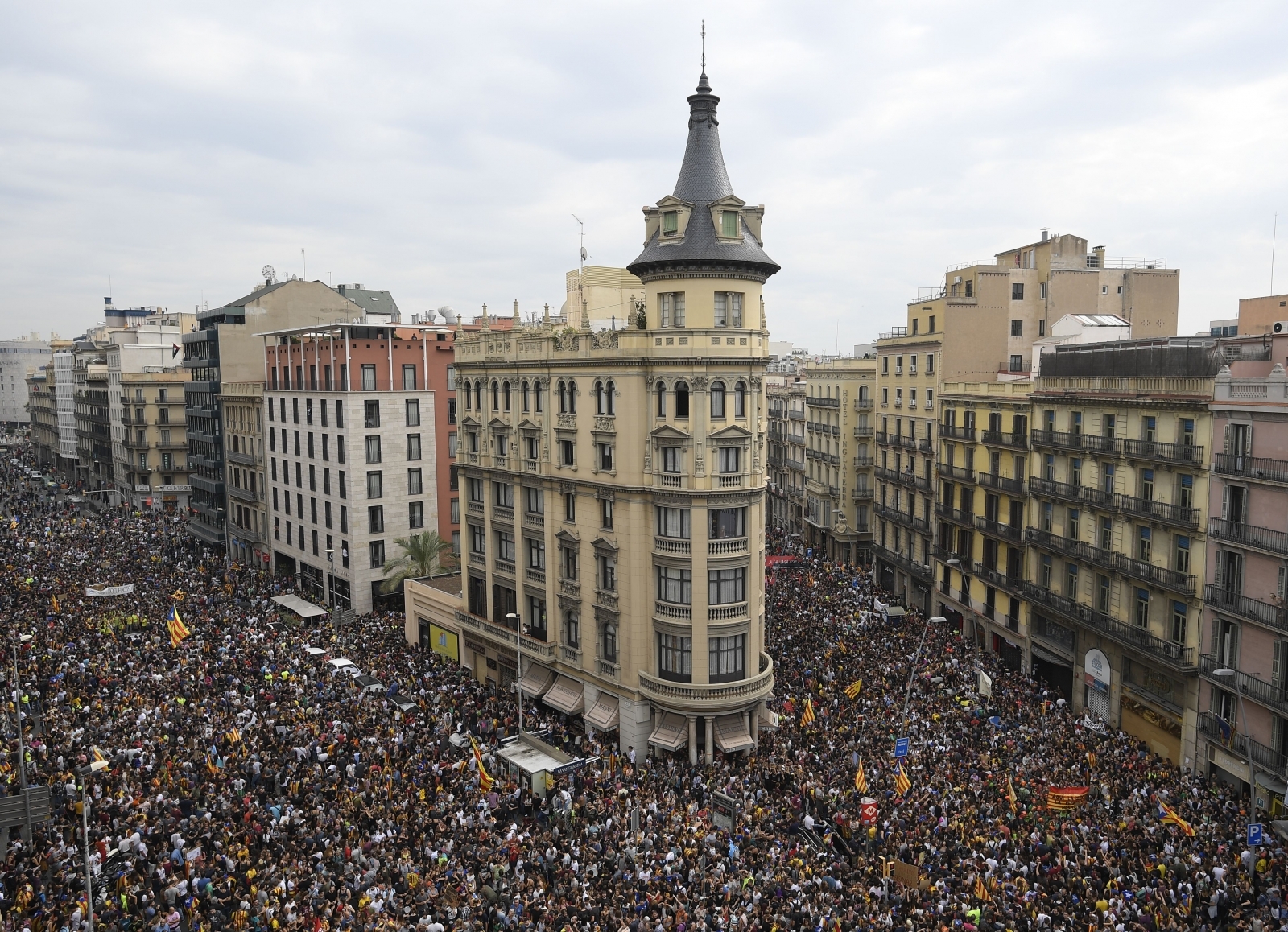 Barcelona strike catalan referendum