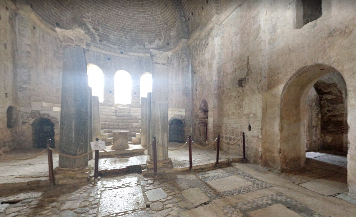 Церковь Николая Чудотворца в Турции Гробница