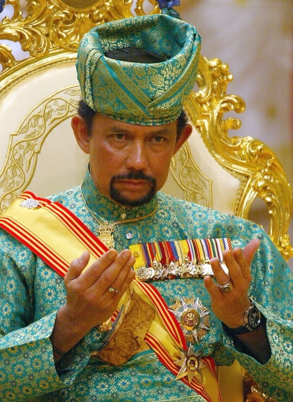 Sultan Of Brunei Golden Jubilee Gilded Chariot Procession Marks King Sultan Of Brunei Golden Jubilee Gilded Chariot Procession Marks King