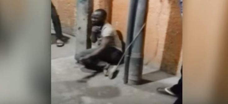 Nigerian man beaten by mob in Delhi Nigerian man beaten by mob in Delhi