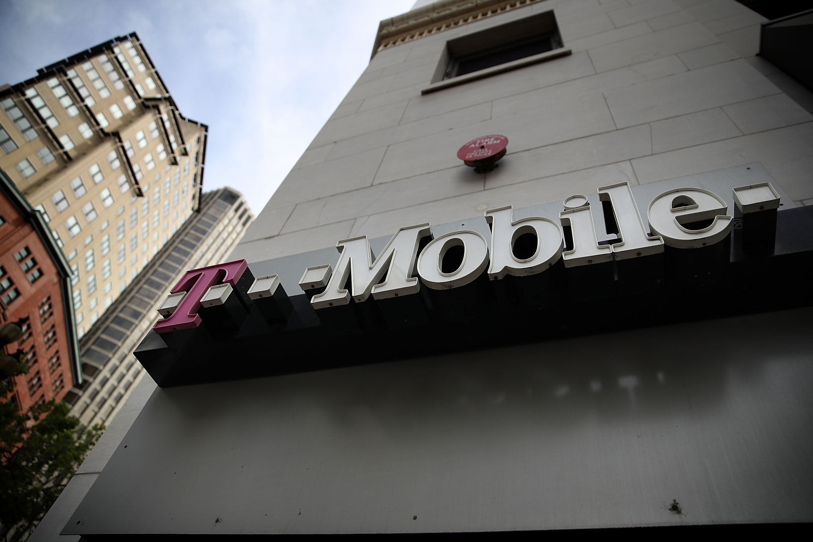 t-mobile-website-bug-may-have-exposed-millions-of-customers-personal