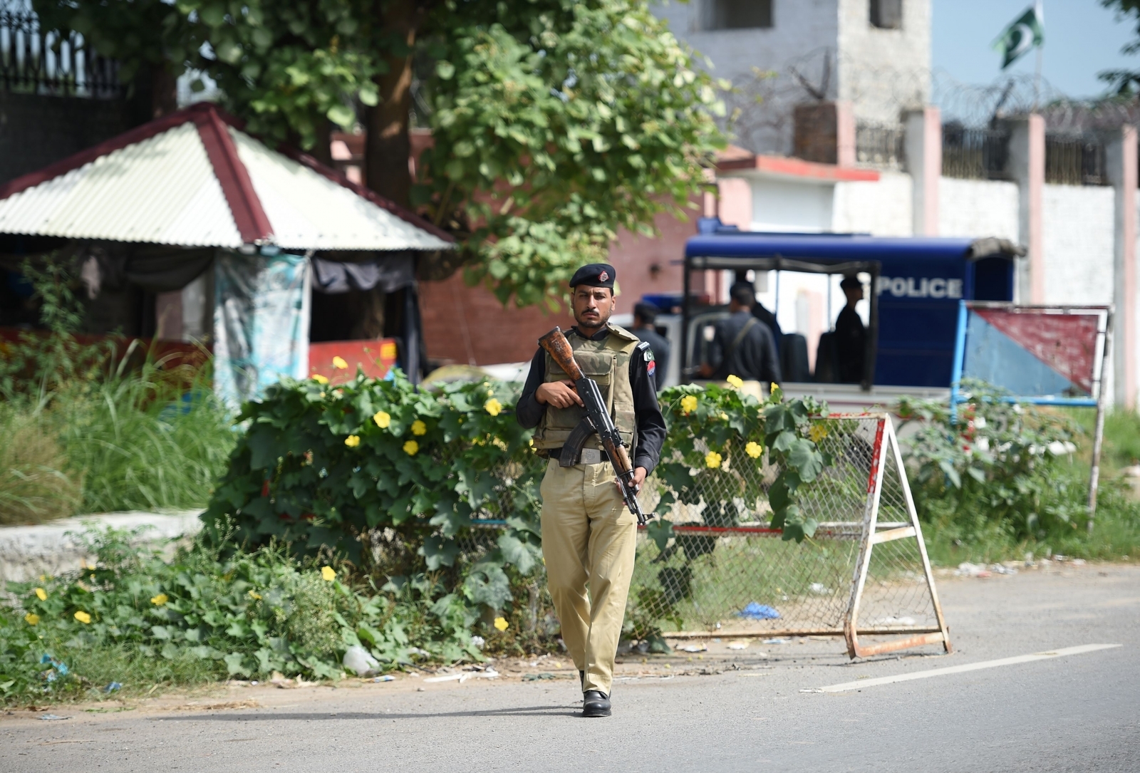 Karachi's Mysterious Knife Attacker Allegedly Strikes Again – Stabs A ...