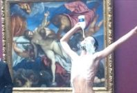 Artist does nude performance at Portrait Gallery