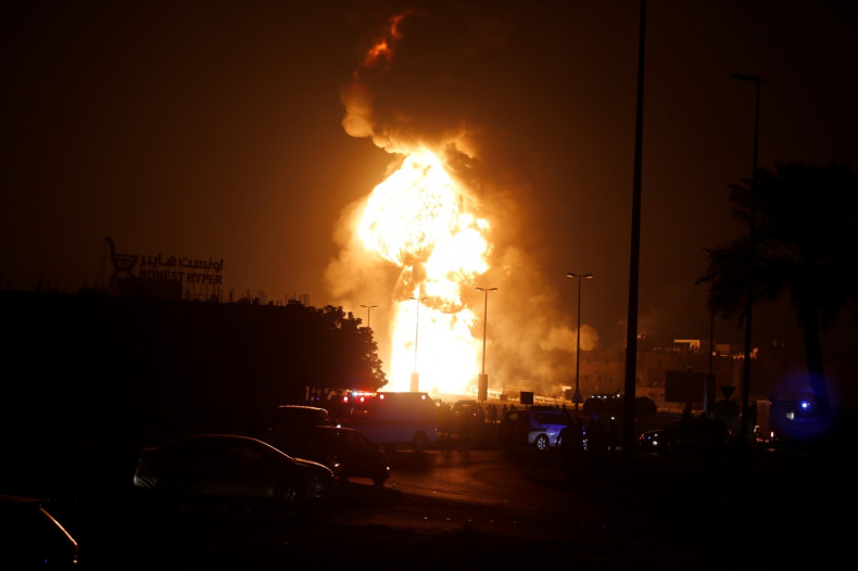 Bahrain oil pipeline fire