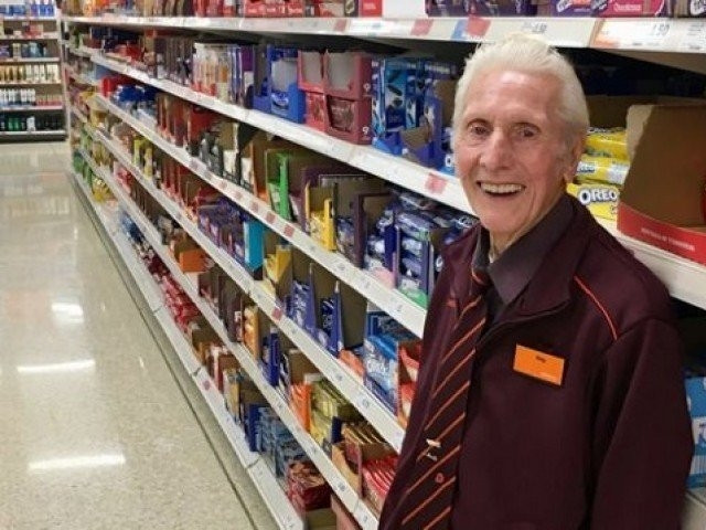 Reg Buttress, believed to be Britain’s oldest shop, worker has died aged 94 – two months after retiring Reg Buttress, believed to be Britain’s oldest shop, worker has died aged 94 – two months after retiring