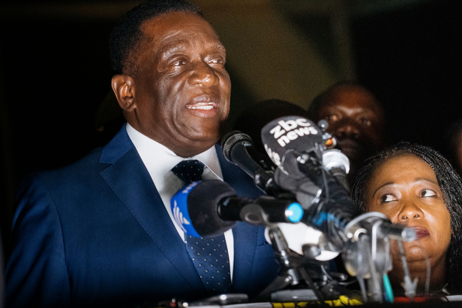 Zimbabwes New President Emmerson Mnangagwa Cheered As He Returns To Country