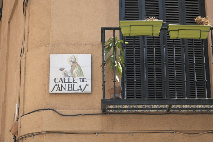 Bailiffs who turned up to serve an eviction notice at an apartment building in San Blas, east Madrid, found the body of a 56-year-old man identified as Agustín