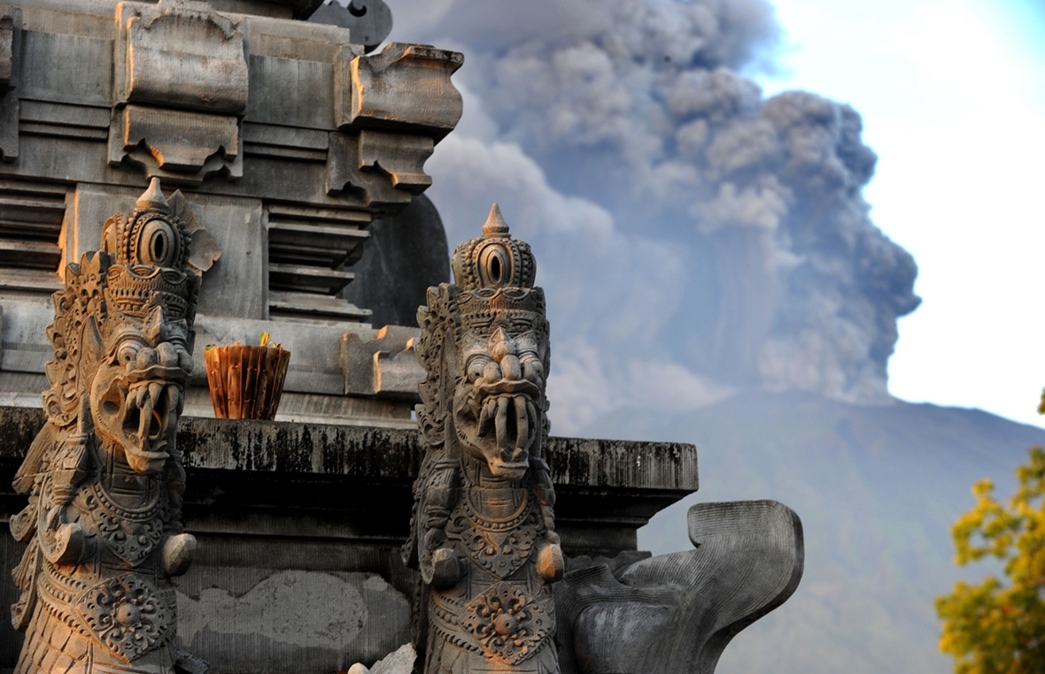 Mount Agung volcano eruption Bali Indonesia