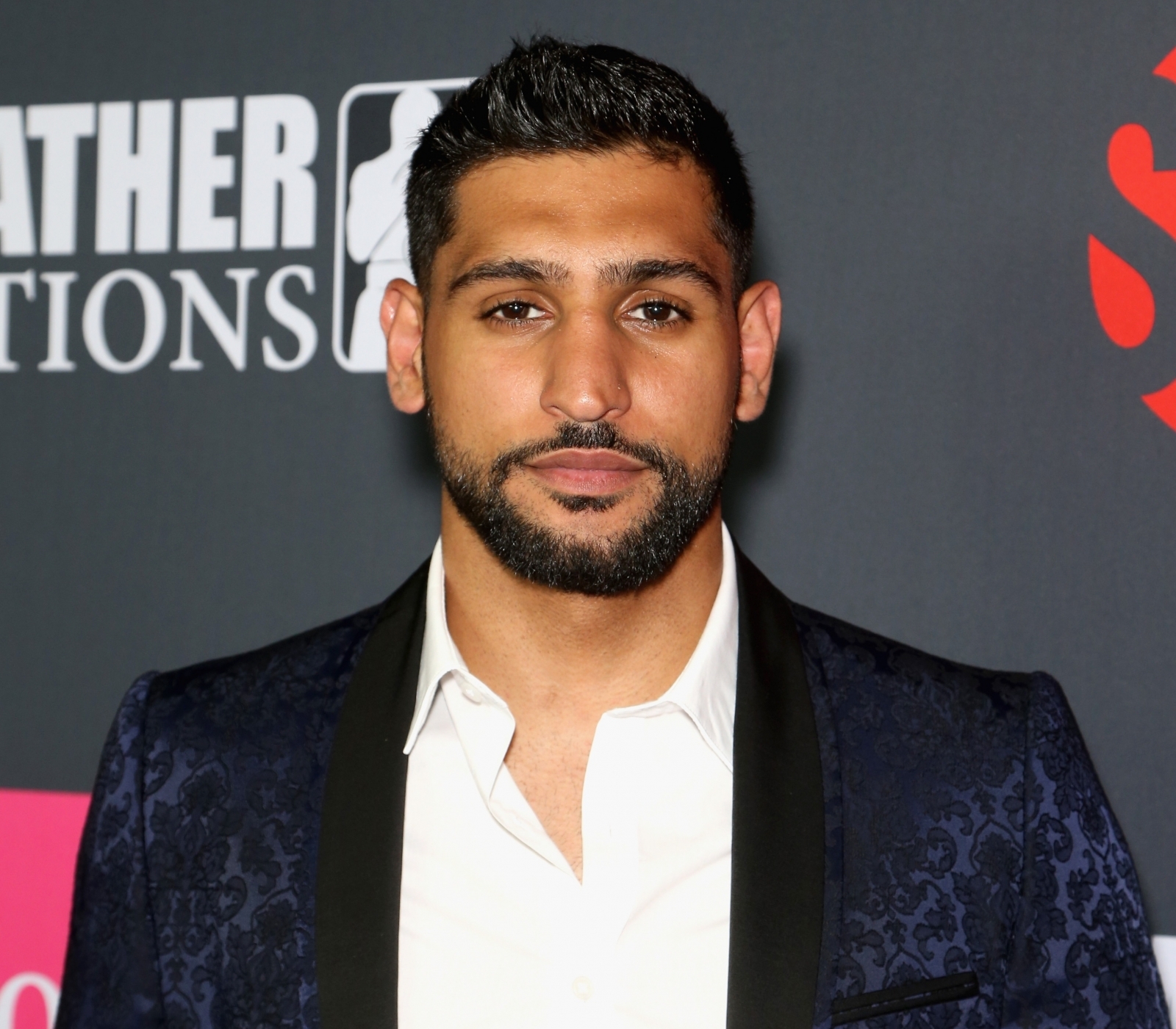 amir-khan-ends-bitter-family-feud-despite-his-father-branding-pregnant