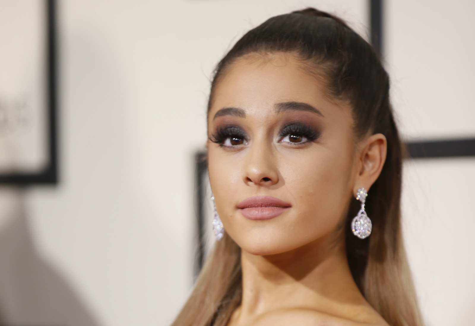 Ariana Grande sends hearts racing with this stunning photo: 'Why are ...