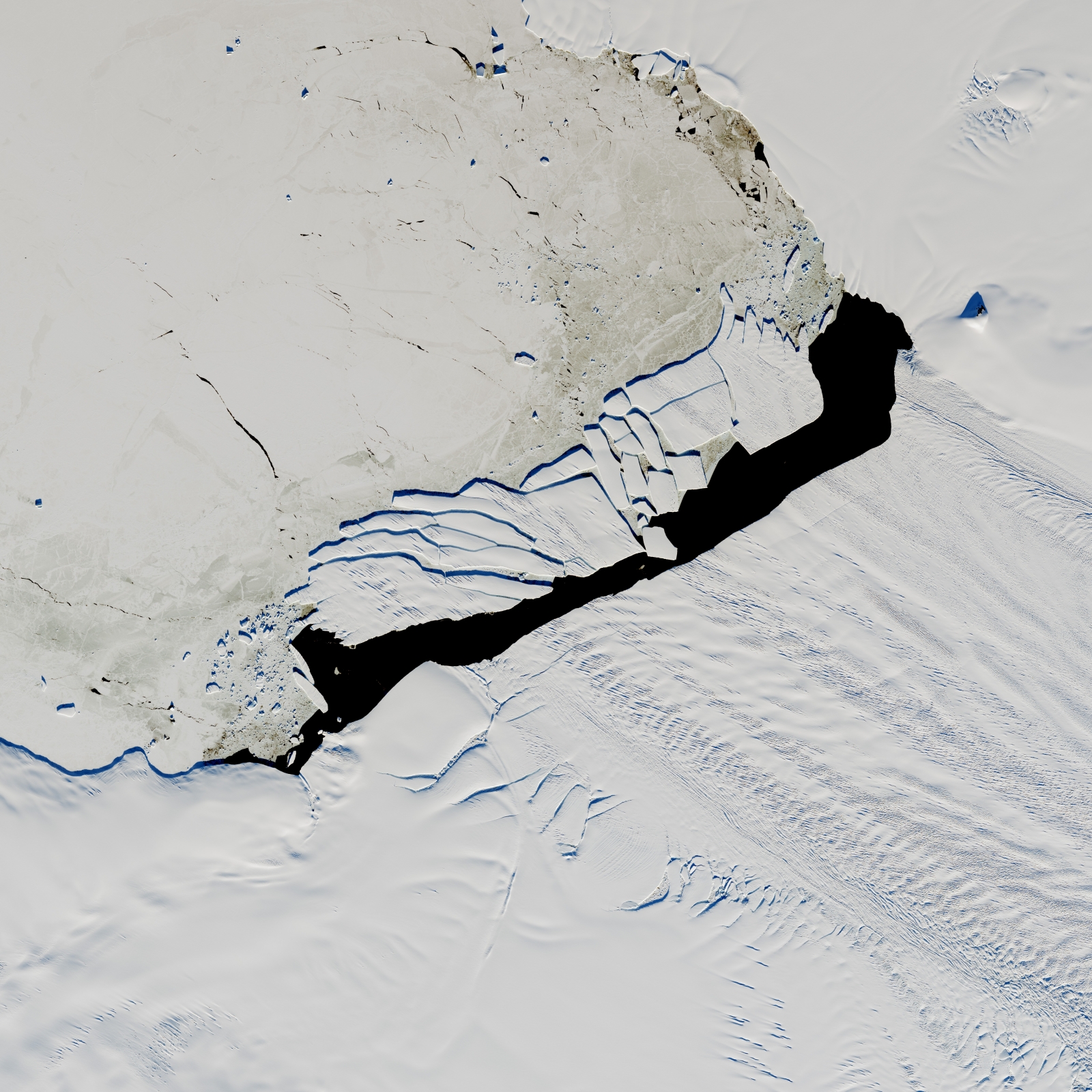 Shattered Antarctic Iceberg Four Times The Size Of Manhattan Captured ...