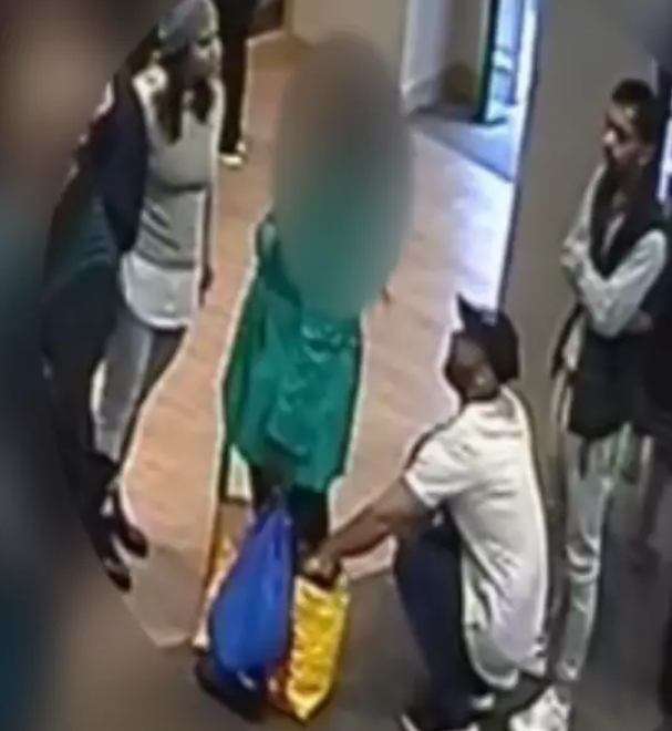 Bank queue distraction theft