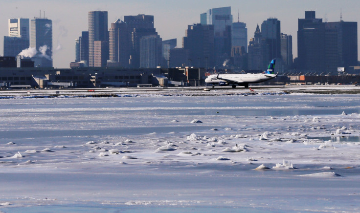 snow, airport