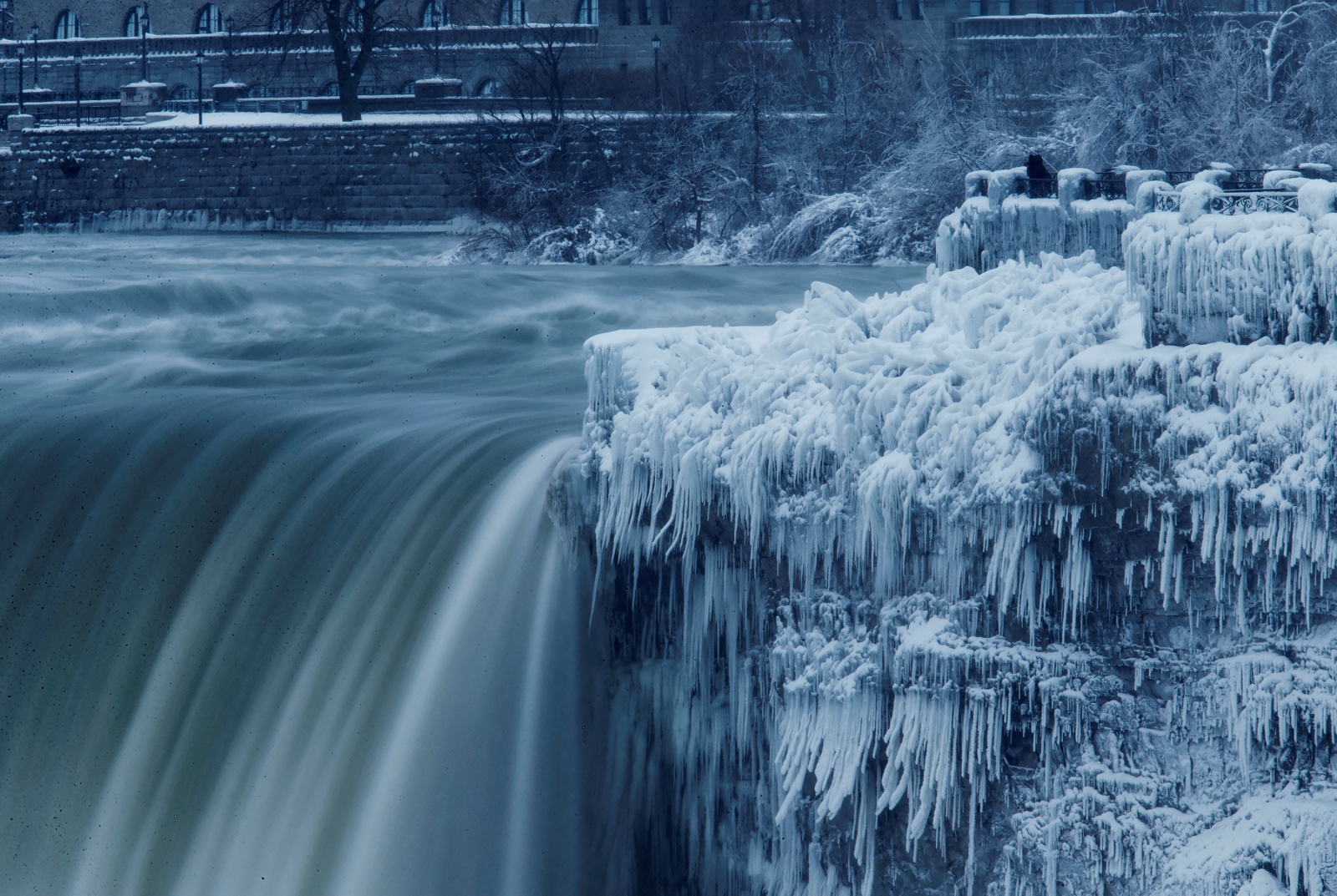 Stunning photos of partly frozen Niagara Falls as US and Canada brace