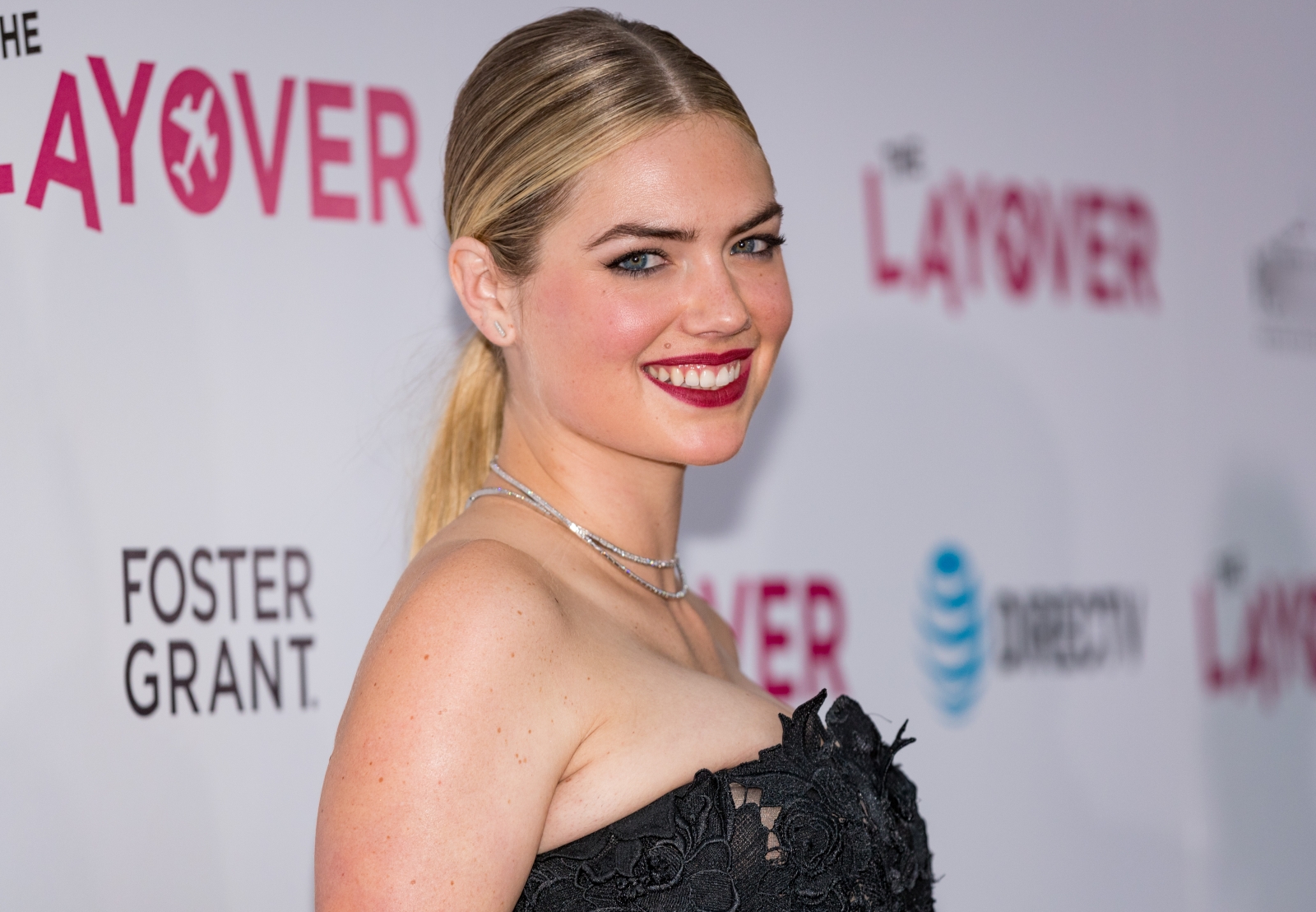 Swimsuit Model Kate Upton Stuns As She Poses In A Bathtub For This Dangerously Beautiful Shot 