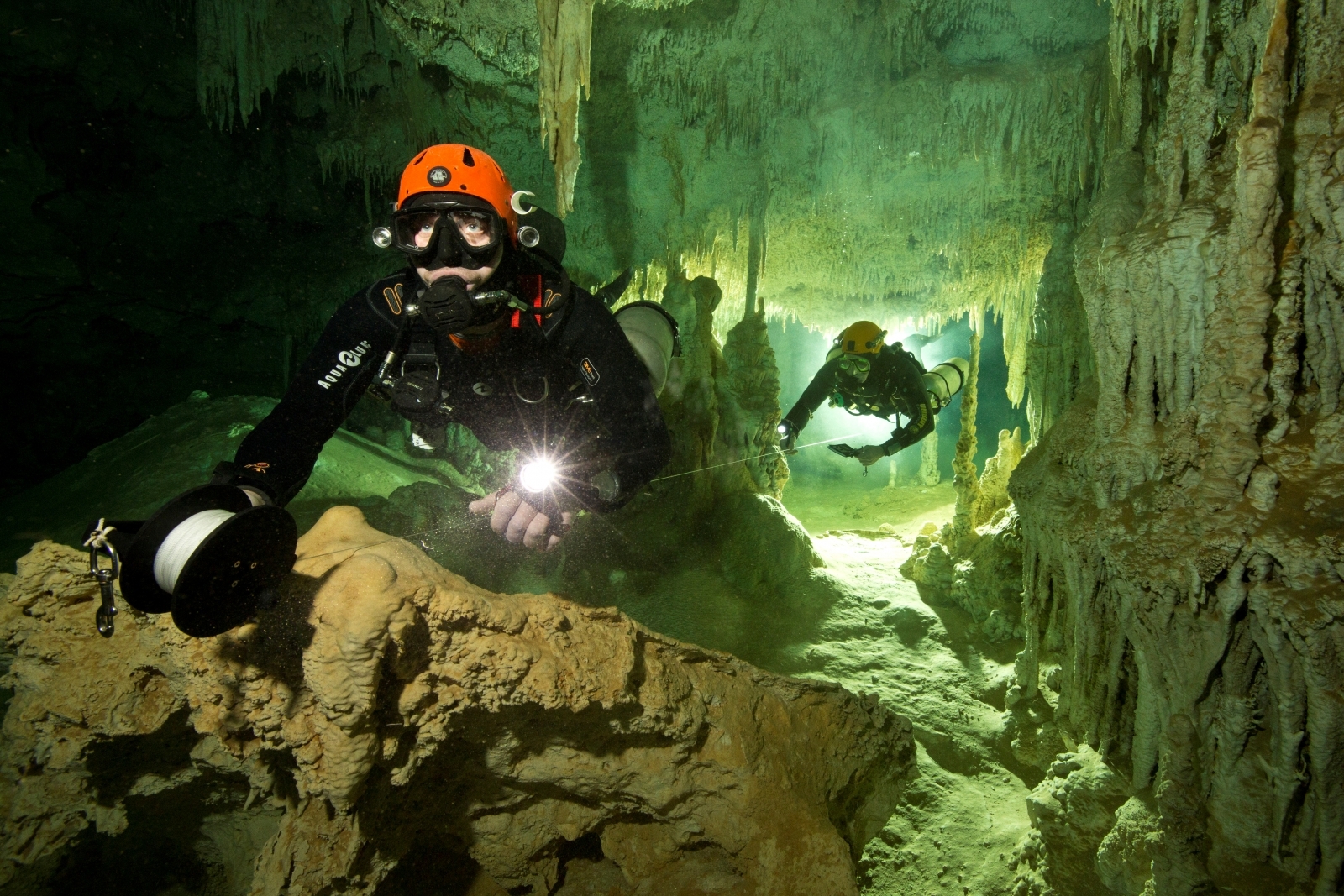 world-s-biggest-ever-underwater-cave-filled-with-ancient-mayan