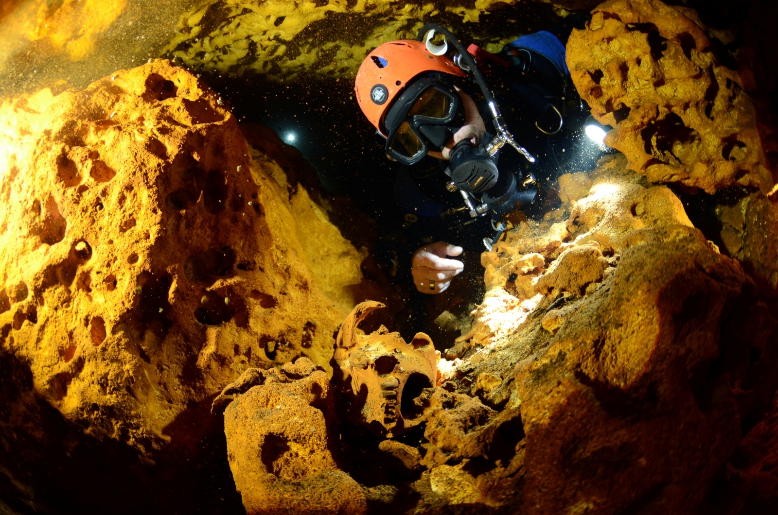 world-s-biggest-ever-underwater-cave-filled-with-ancient-mayan