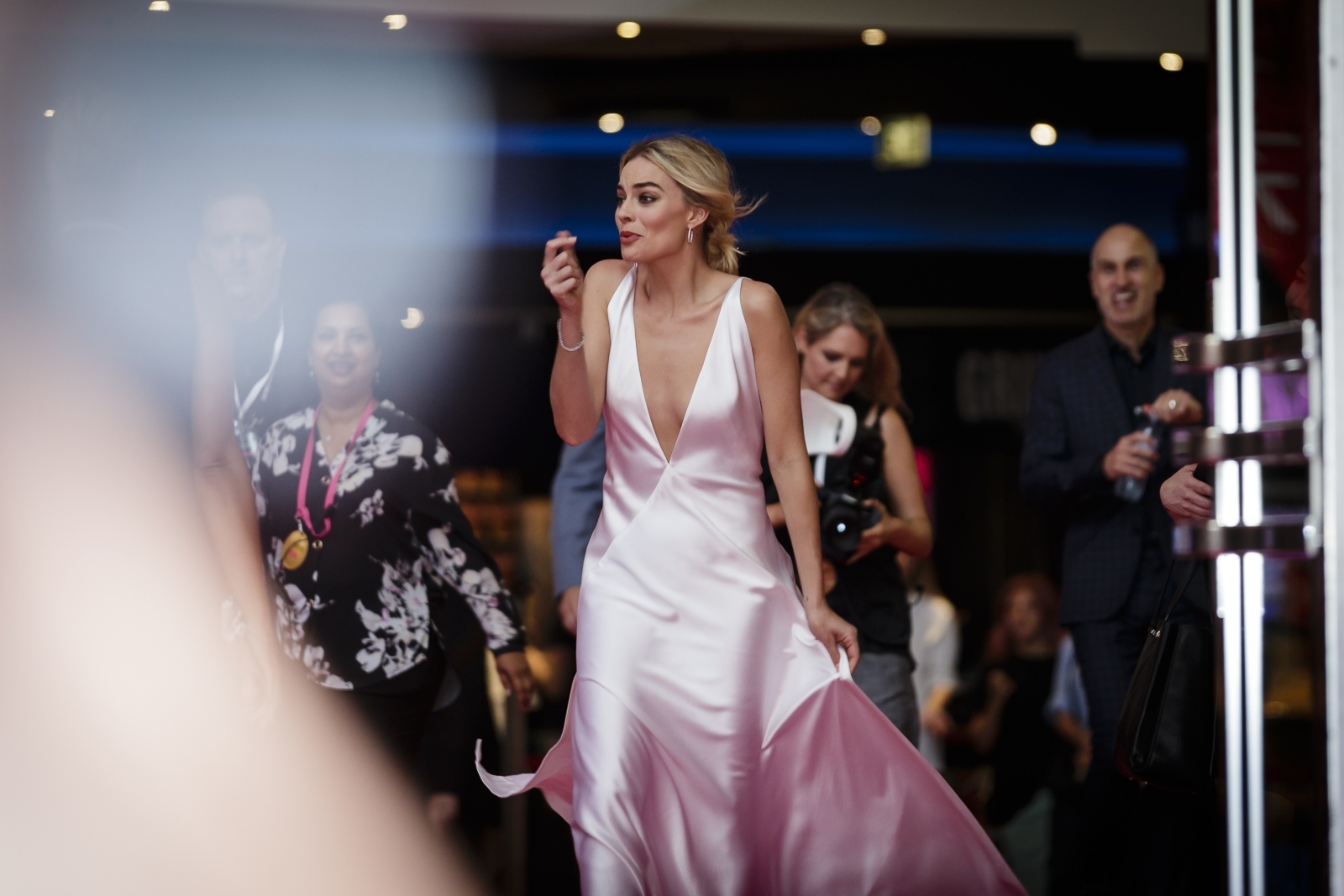 'So stunning' - Margot Robbie takes the plunge in white gown at I