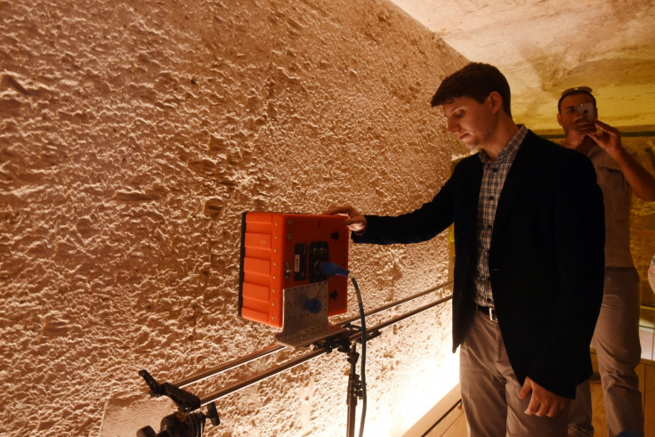 Scanning for hidden chambers King Tutankhamun's tomb