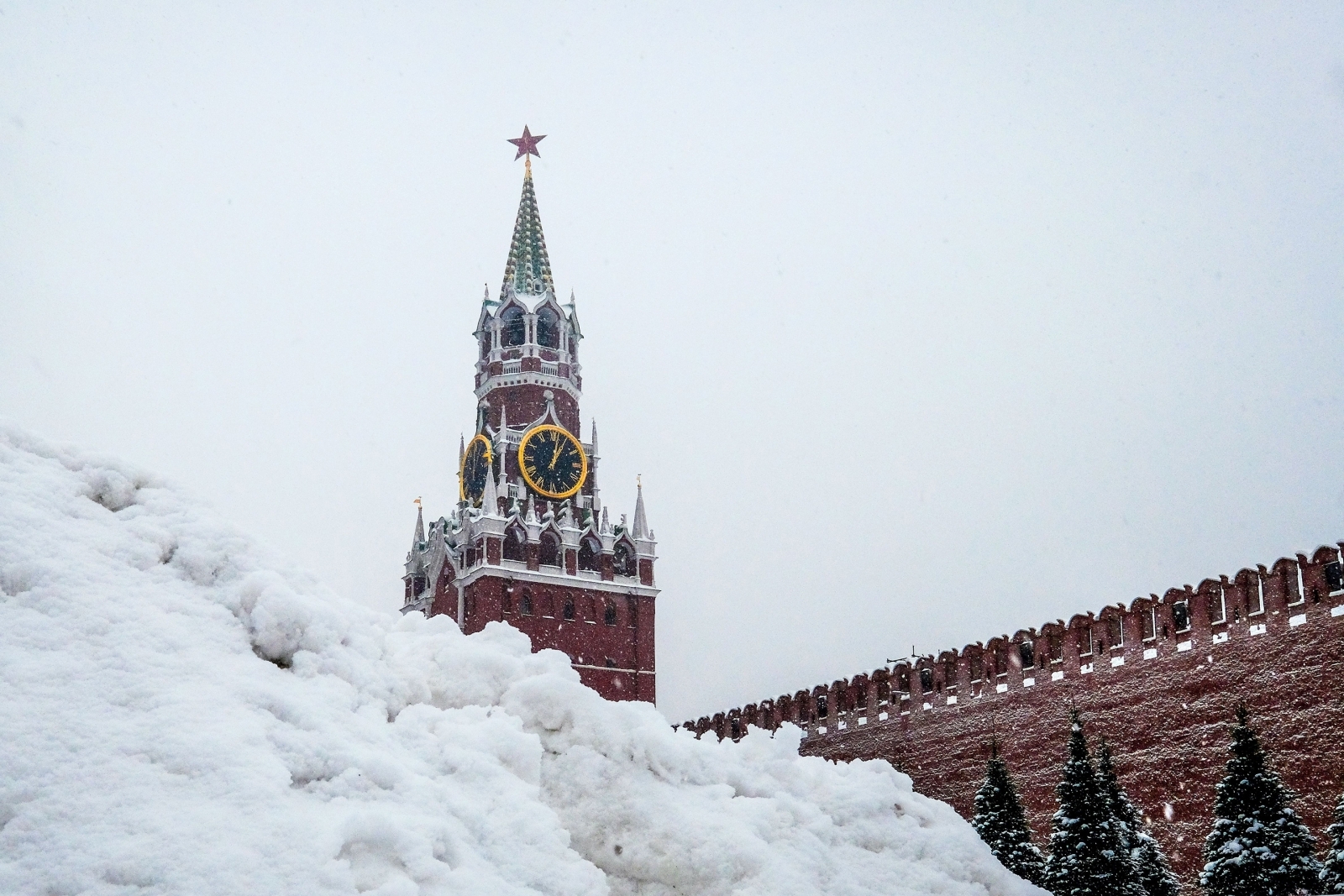 Snow of the Century Moscow blanketed in white after heaviest snowfall