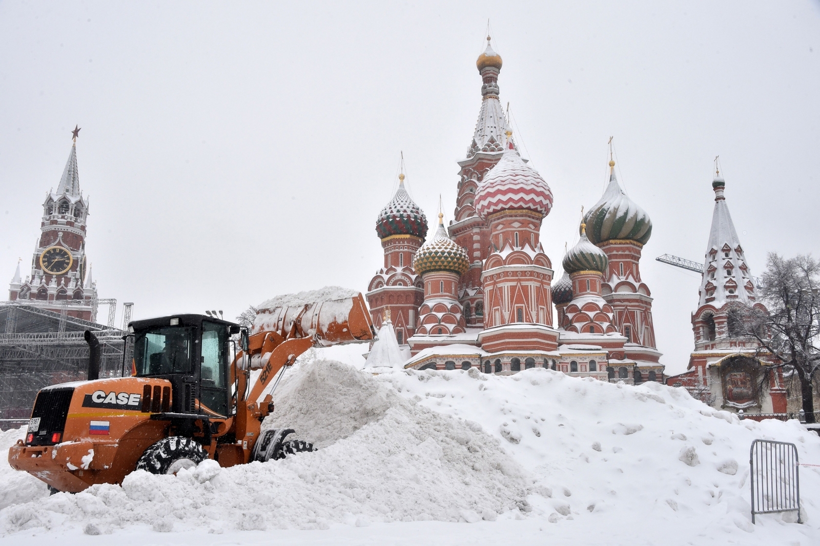 Snow Of The Century Moscow Blanketed In White After Heaviest Snowfall