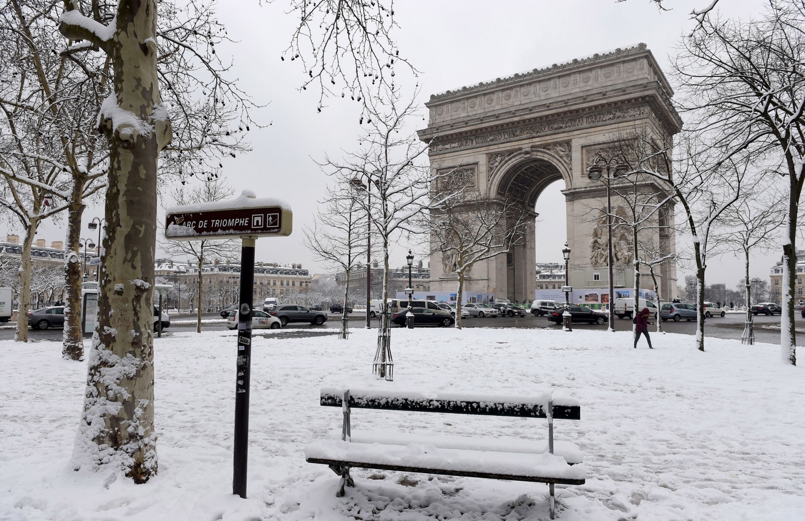 Зимняя Триумфальная арка Париж