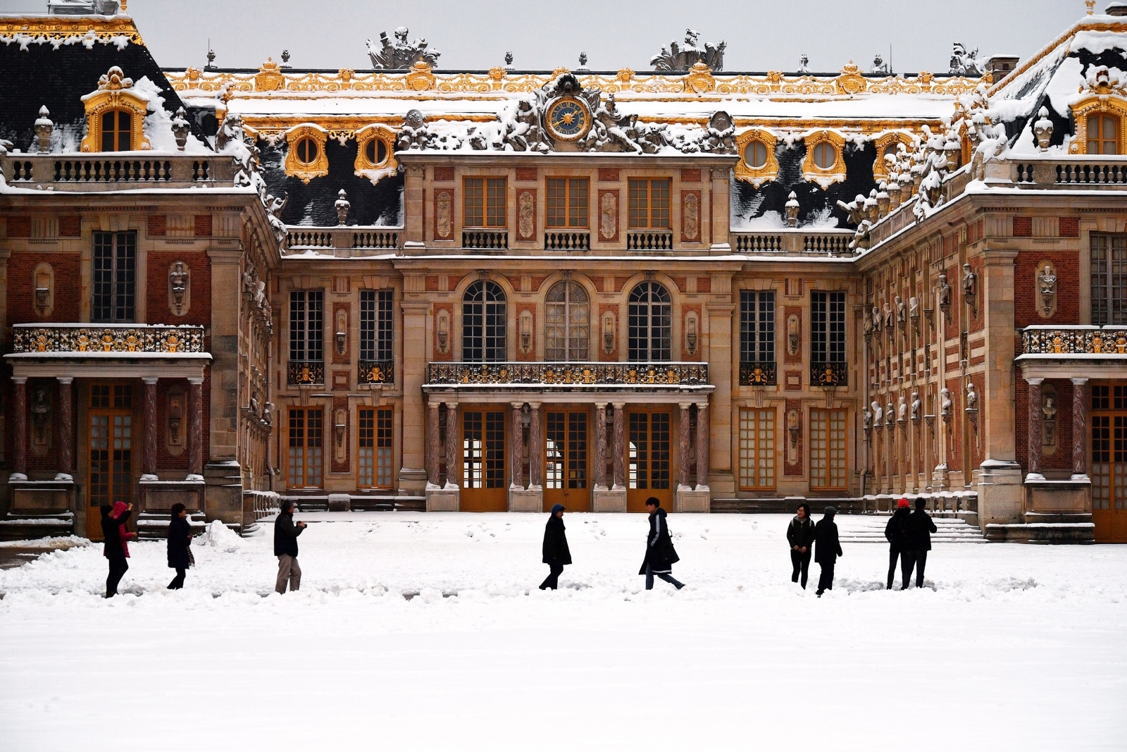 25 photos of snowcovered Paris looking even more beautiful than normal