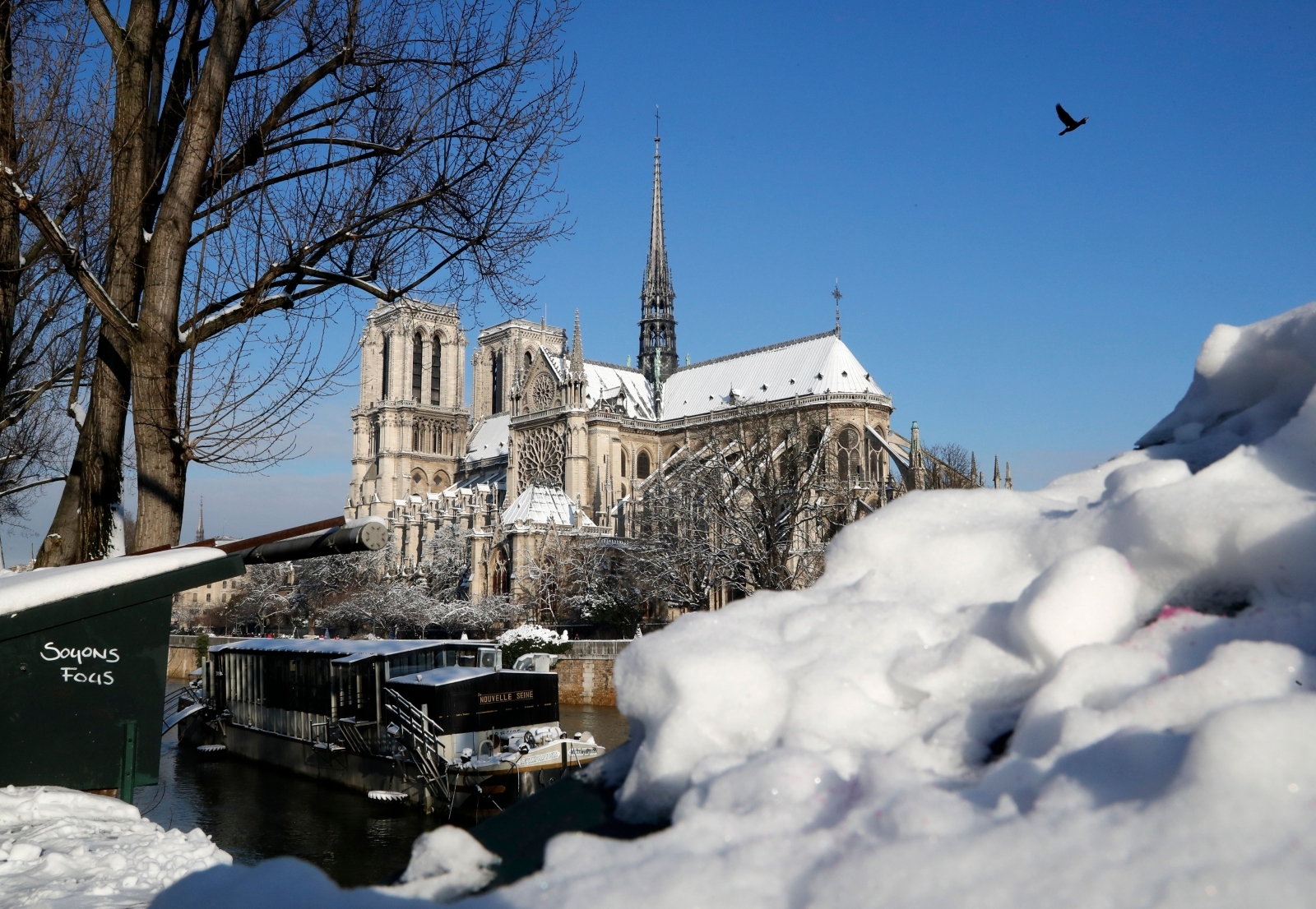 25 photos of snowcovered Paris looking even more beautiful than normal