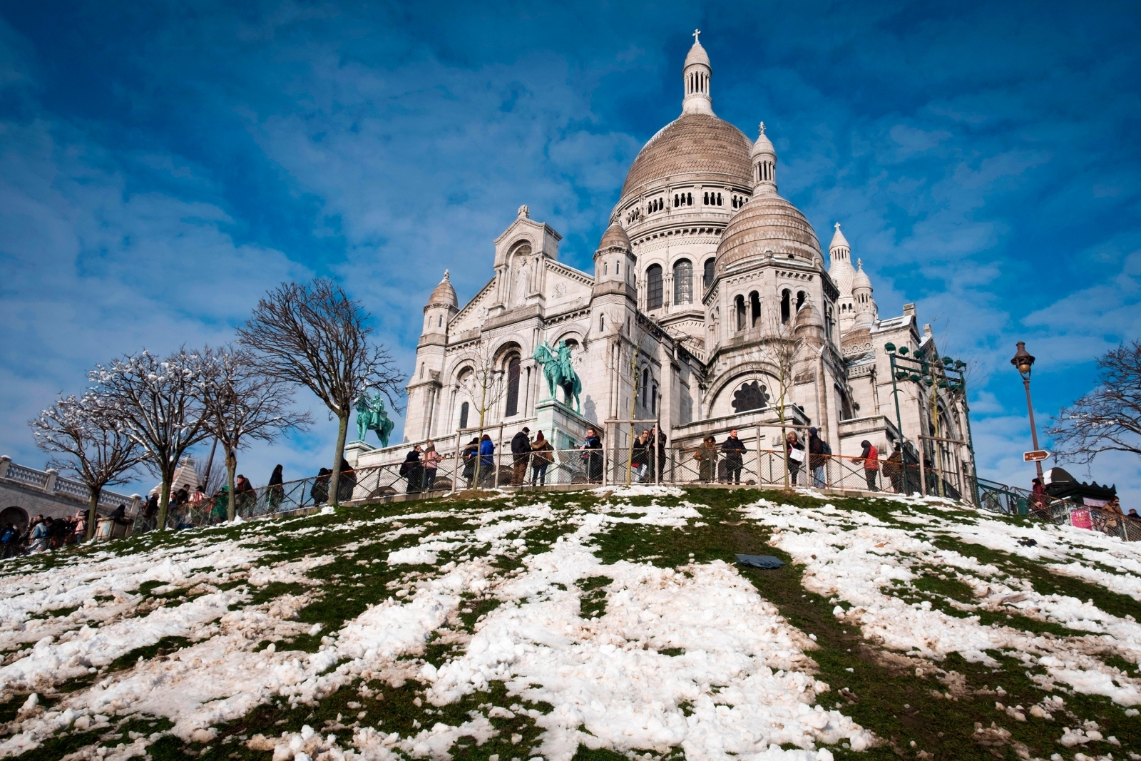 Paris snow