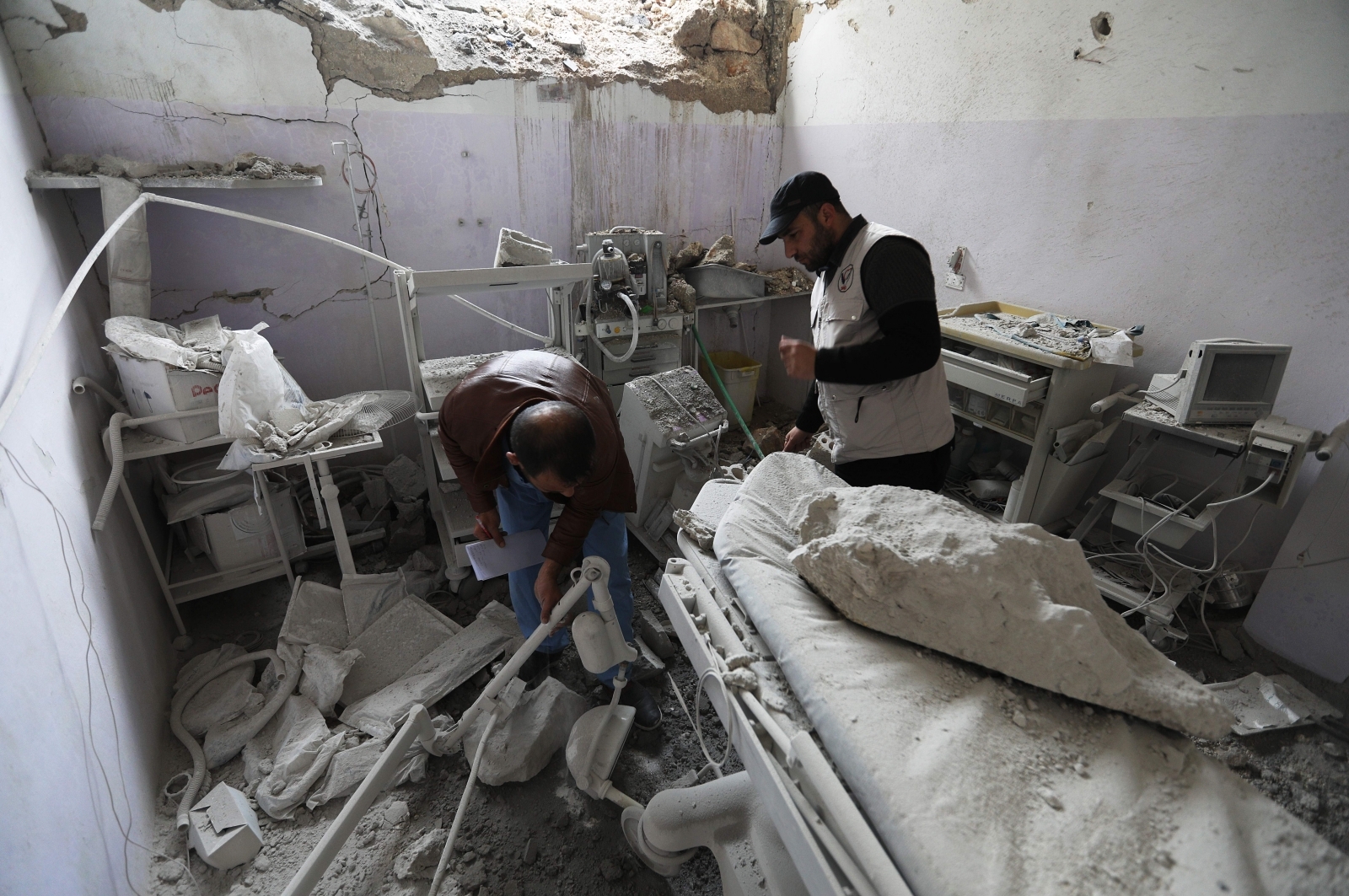 War Crimes Syrian And Russian Air Strikes Target Markets And Hospitals Ibtimes Uk