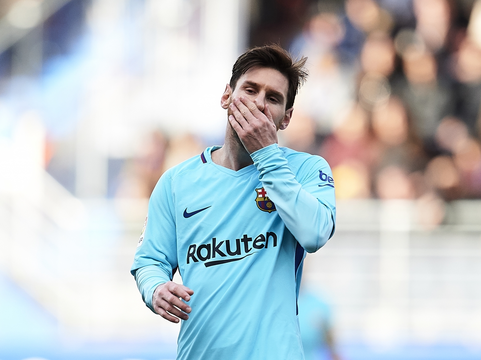 Barcelona superstar Lionel Messi arrives at Chelsea after claiming