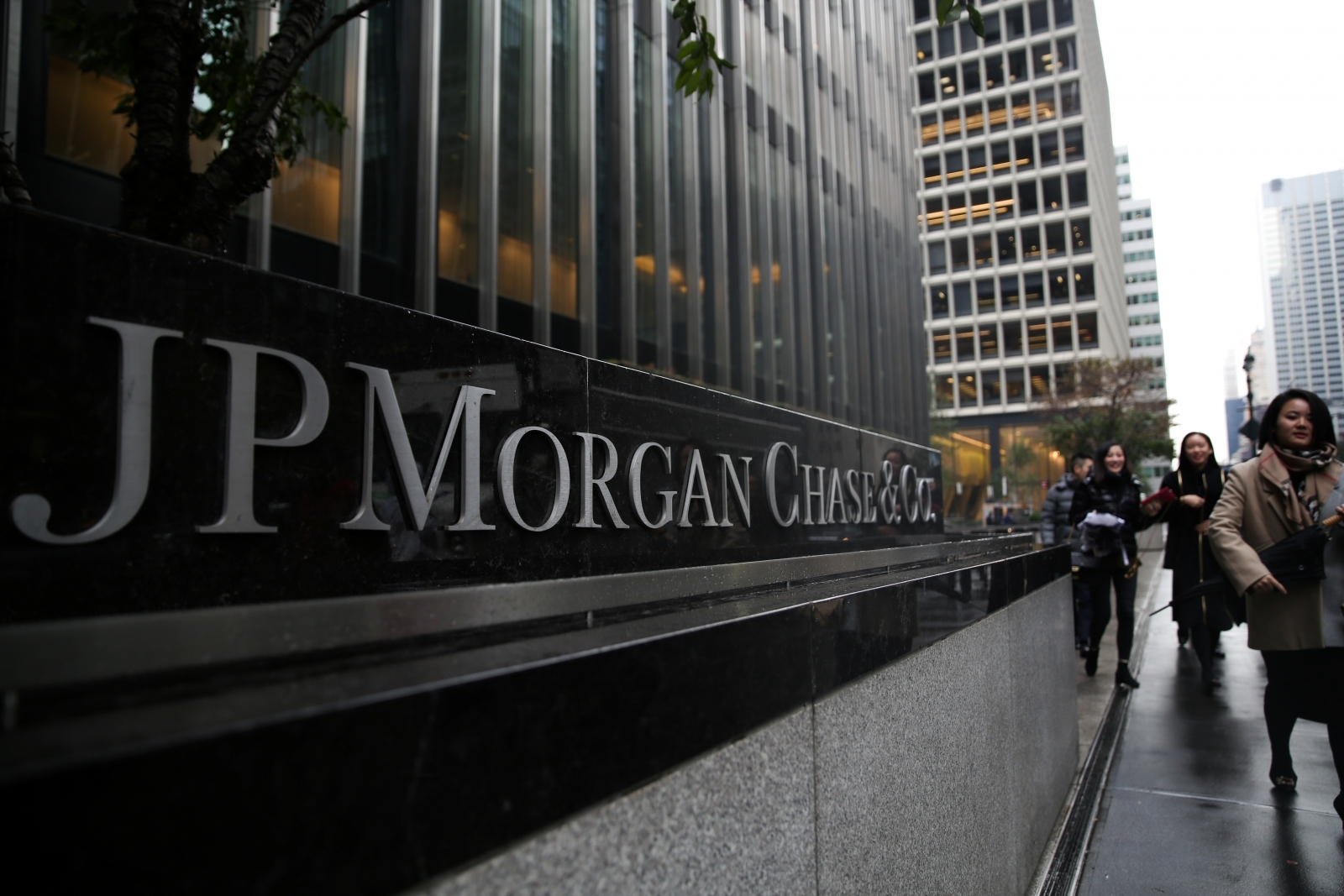 JPMorgan Chase 'glitch' gave some customers access to others' bank