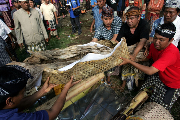 Mass cremation Bali